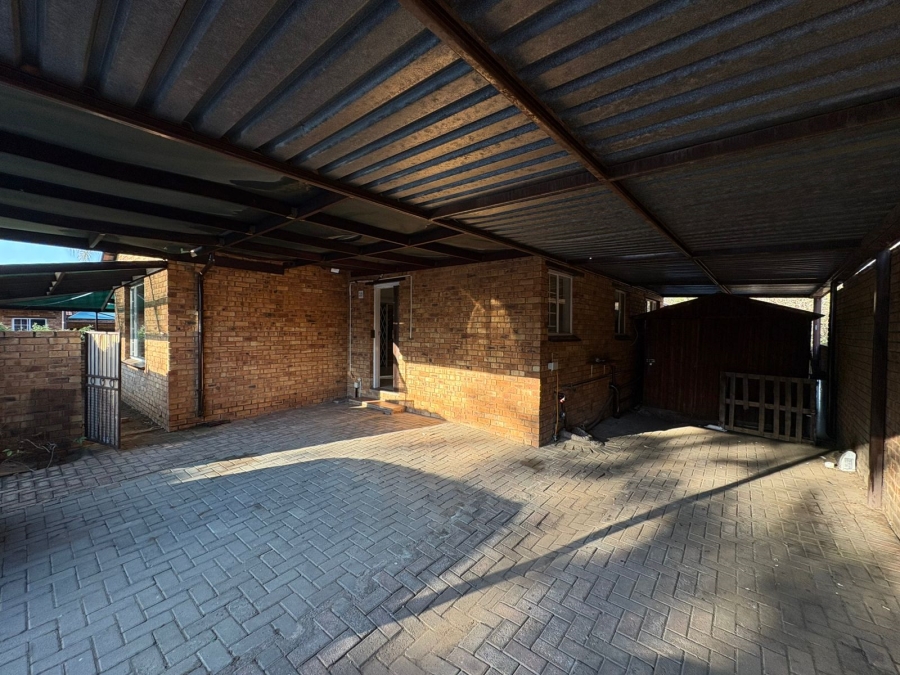 3 Bedroom Property for Sale in Safari Gardens North West